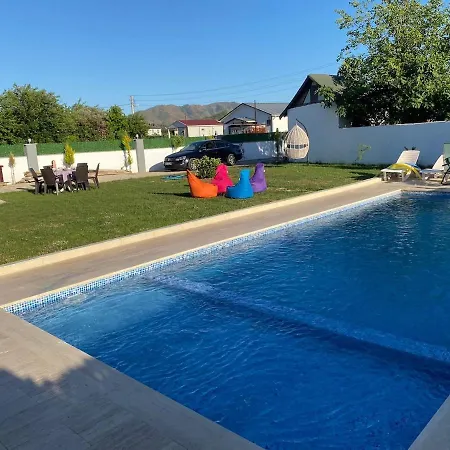 וילה Luxury With Pool In *