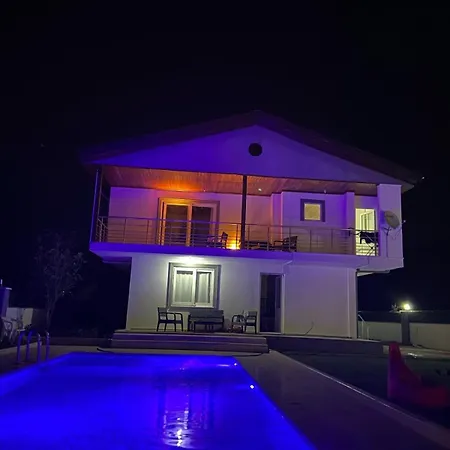 Luxury With Pool In וילה *