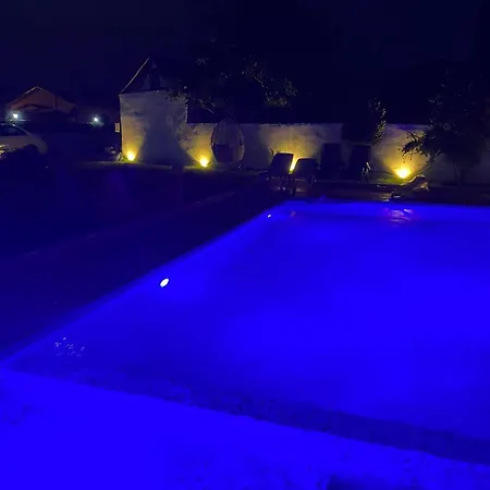 Luxury With Pool In מרמריס
